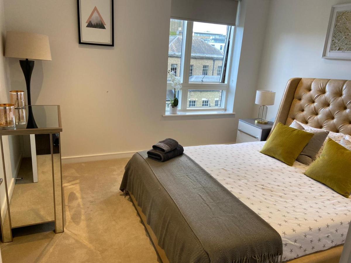 Blissful One Bed Near The River Saint Saint Kew Extérieur photo