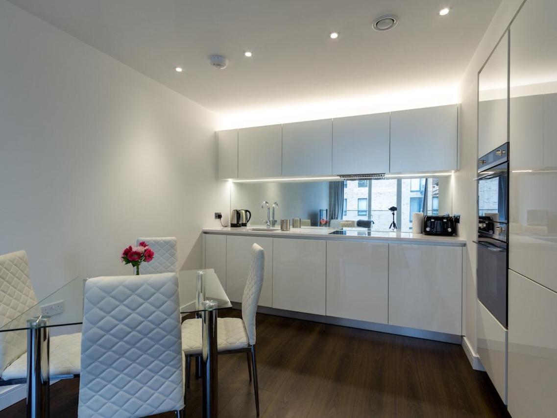 Blissful One Bed Near The River Saint Saint Kew Extérieur photo
